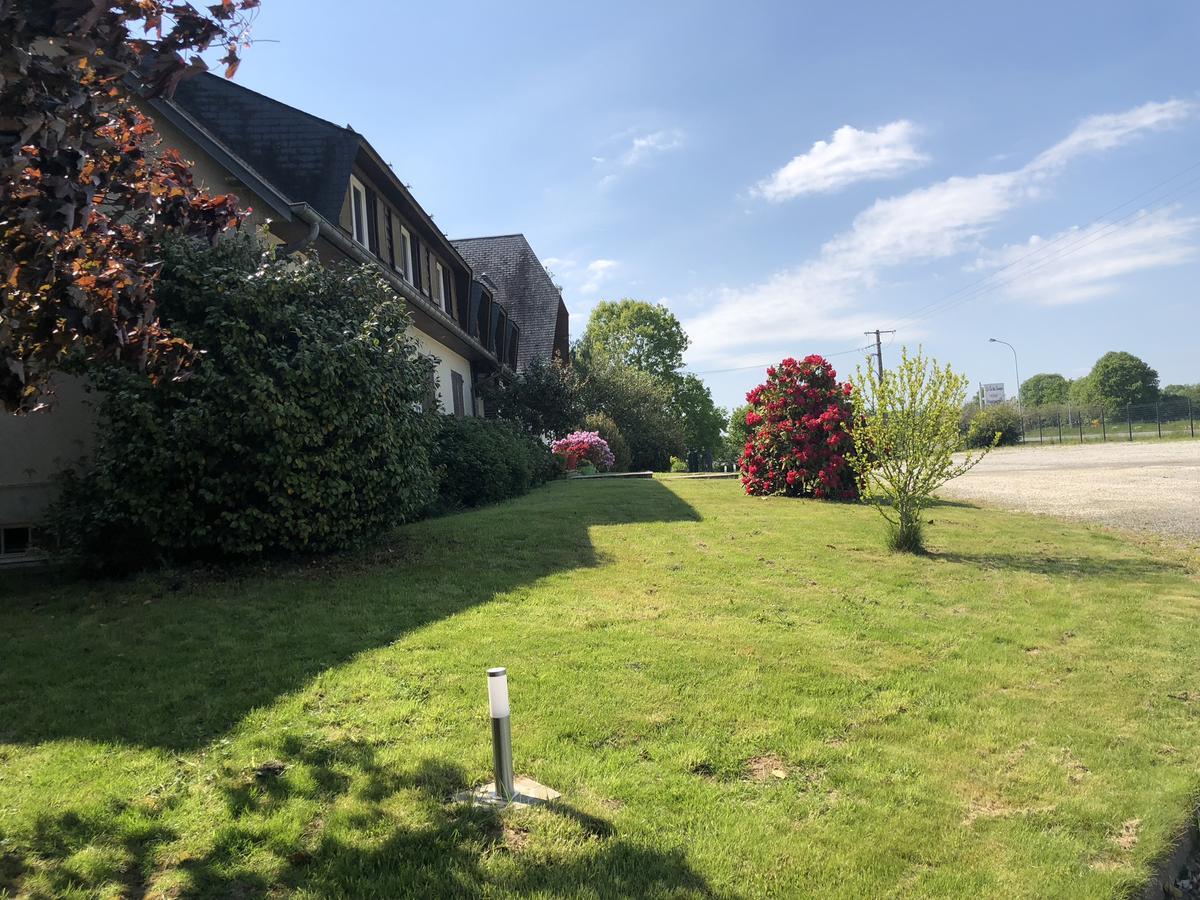 ホテル La Cle Des Champs Le Teilleul エクステリア 写真