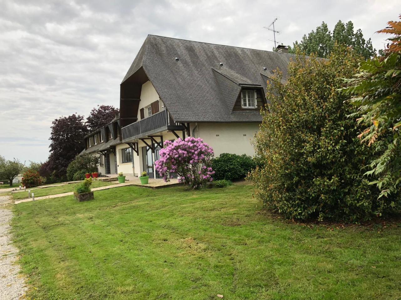 ホテル La Cle Des Champs Le Teilleul エクステリア 写真