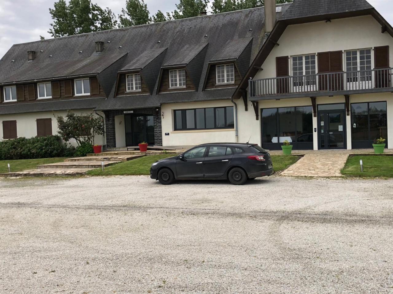 ホテル La Cle Des Champs Le Teilleul エクステリア 写真